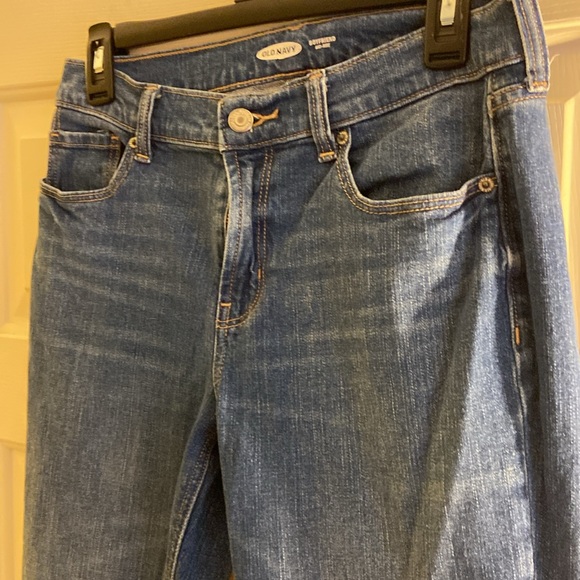 Old Navy Boyfriend Mid Rise Jean - Picture 2 of 6